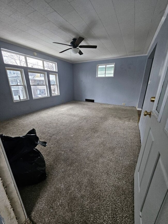 Building Photo - 652 E 4th St Unit 652 E 4th St