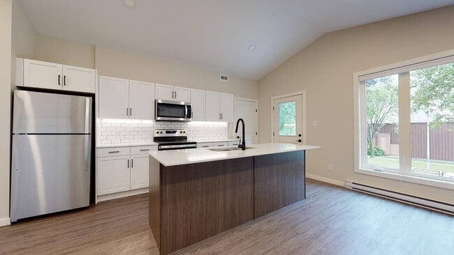 Photo - 206 Yale Ave E