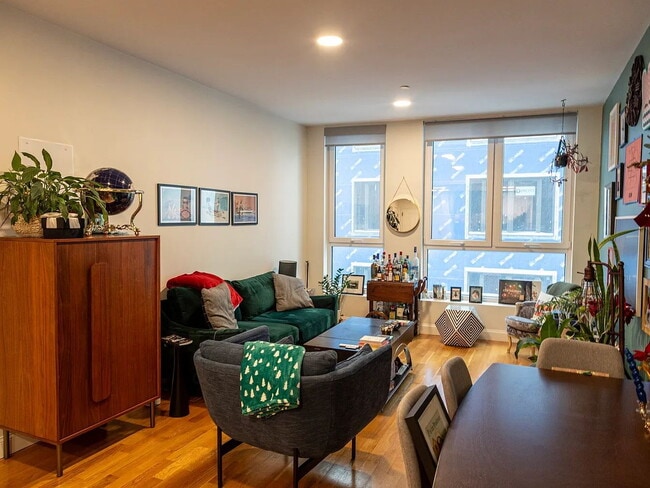 Photo - 10 Taber St