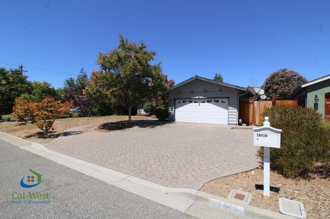 Photo - $4895 - Large beautiful 3/2 Home located i...