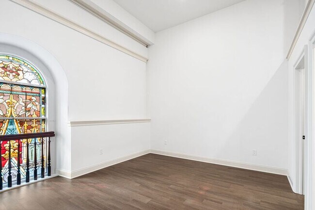 Photo - 401 Martin St