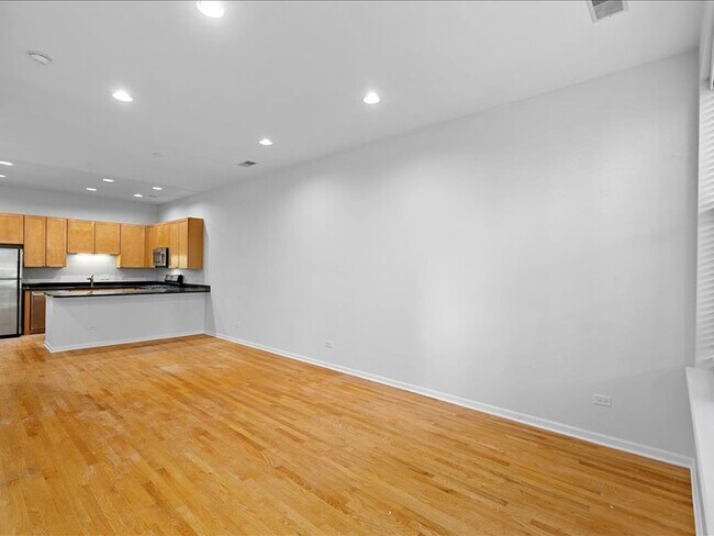 Photo - 945 N Howe St Unit H