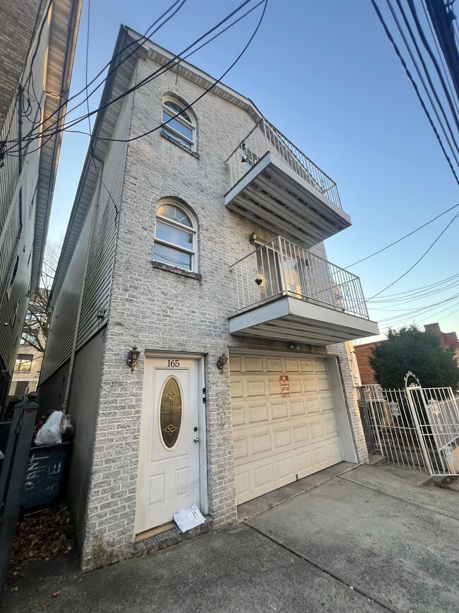 Building Photo - 165 Grant Ave Unit 1