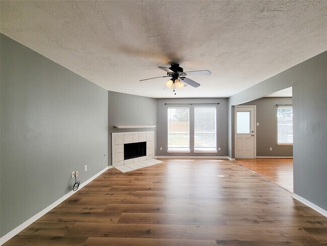 Photo - 18335 Westlock St