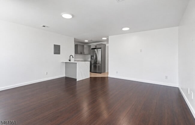 700 4th Ave