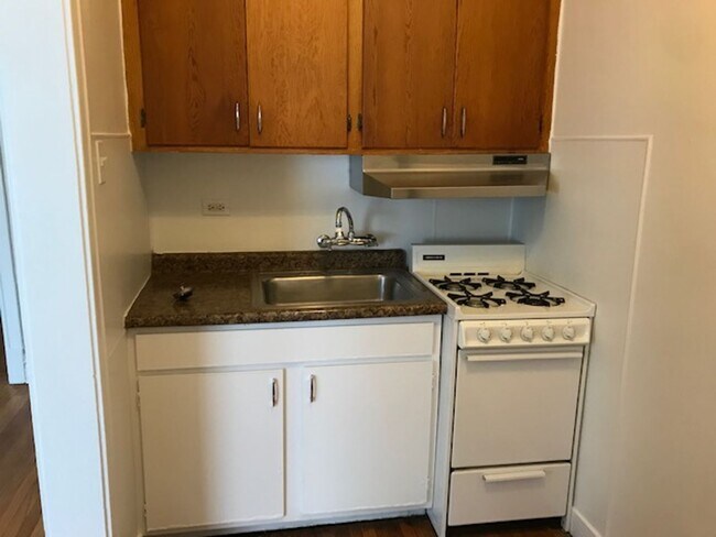 Photo - 5440-42 N Winthrop Ave