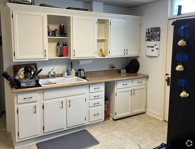 Building Photo - 107 Center St Unit 1 Rental