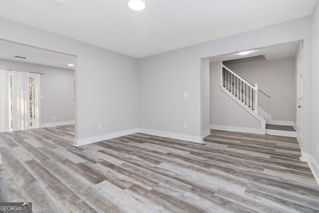 Photo - 4935 Millstone Walk