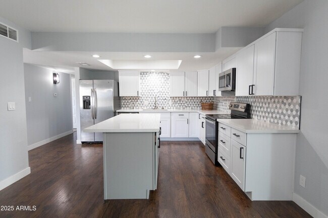 Photo - 2144 S Los Feliz Dr