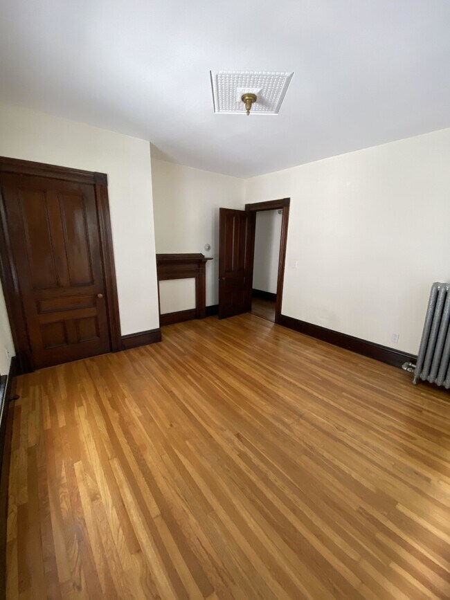 Photo - 211 Holland St