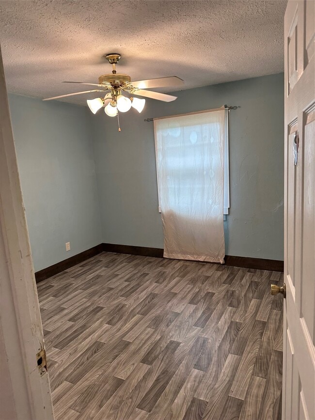 Photo - 205 Burke Rd