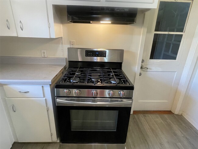 Photo - 5042 Grape St