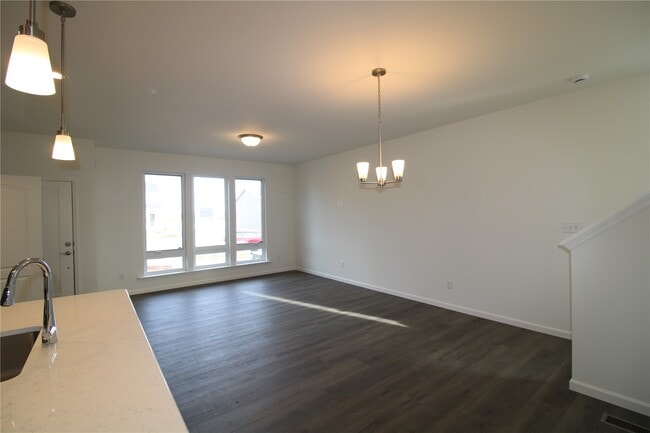 Photo - 37 Wingtip Ct