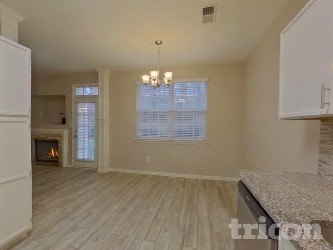 Photo - 4621 Sahalee Ln