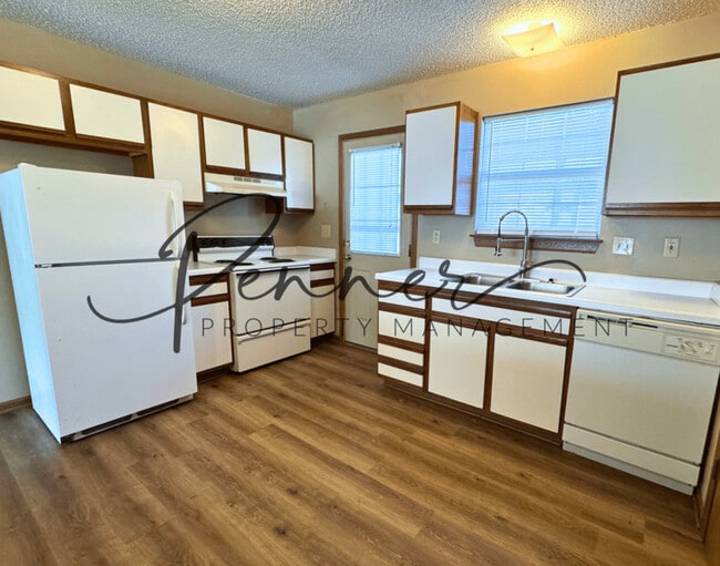 Photo - 132 N Crest Dr