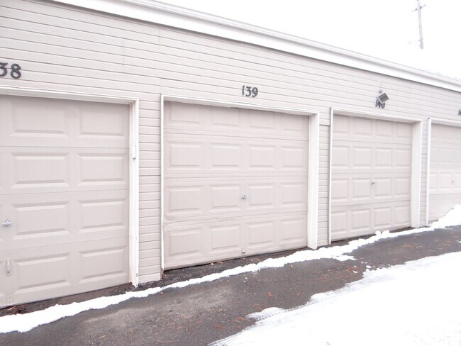 Photo - 1 bed 1 bath condo with 650 sf. off Jewell and Sheridan Unit 102