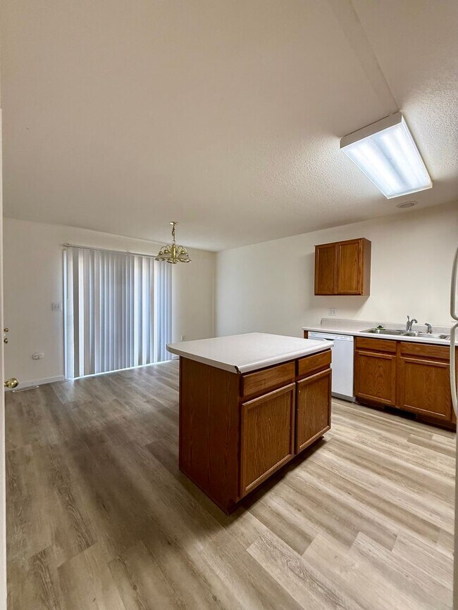 Photo - 1485-MF2-E3 Unit 608