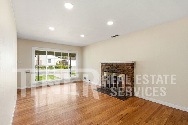 Photo - 5000 Reid Way