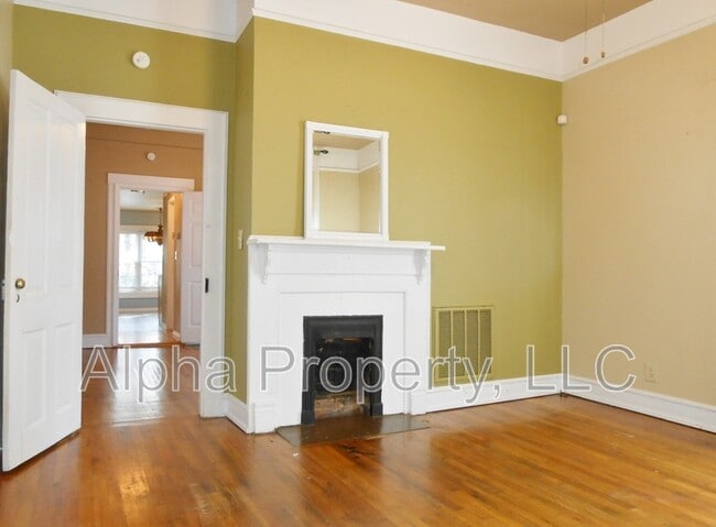 111 4th St