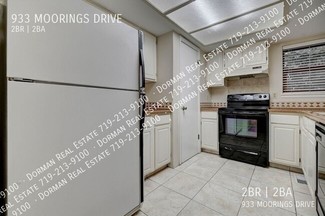 Photo - 933 Moorings Dr