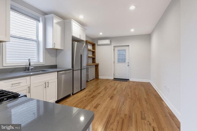 Building Photo - 1302 N 19th St Unit 2