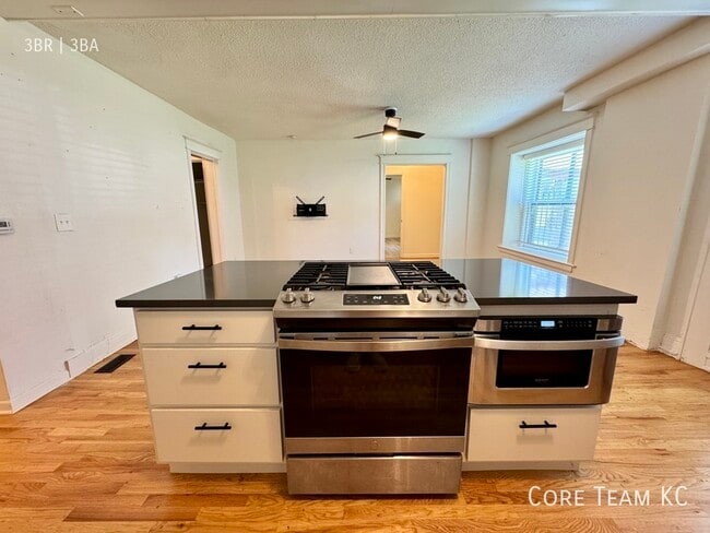 Photo - 1413 W 39th St Unidad 1414-G