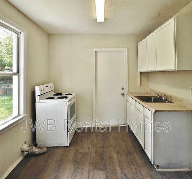 Photo - 1276 W 32nd St