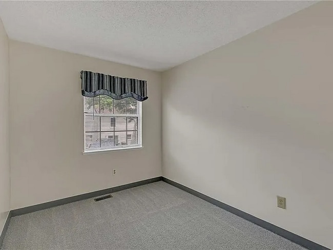 Photo - 2102 Victoria Ct