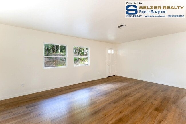 Photo - Newly renovated & nicely equipped 3 bd. hillside home!