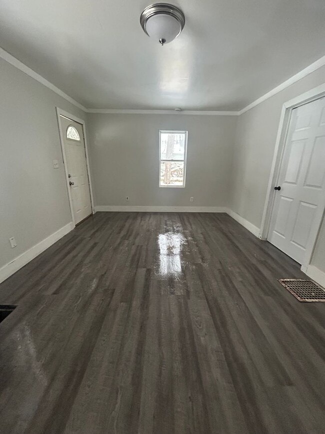 Building Photo - 1 bedroom 1 bath House