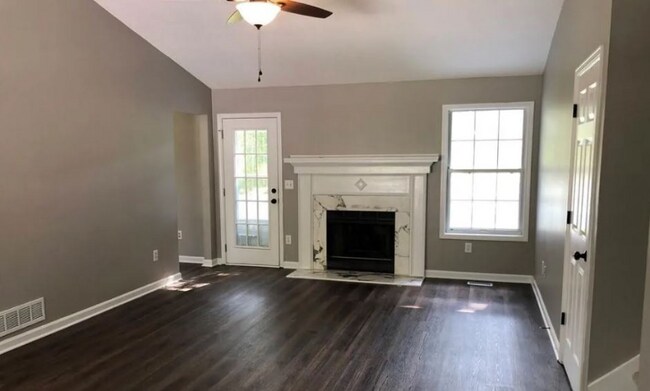 Photo - 608 Amberwood Pl