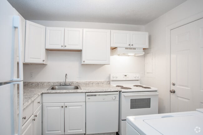 3BR, 1.5BA - 1,315SF - Kitchen - Gorman Crossings