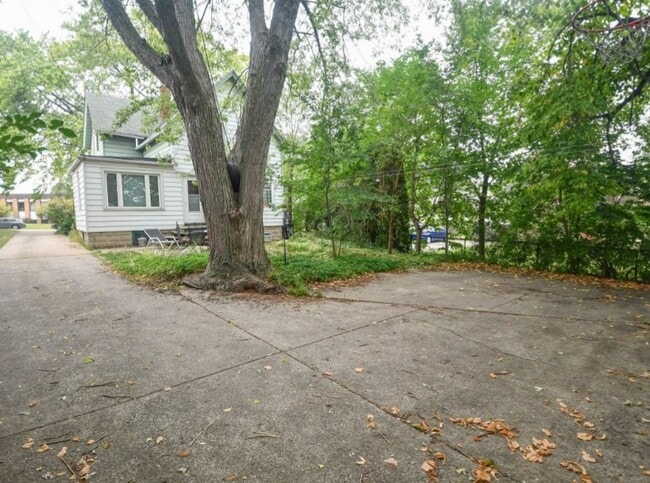 Photo - 3332 S Whitnall Ave Unit UPPER