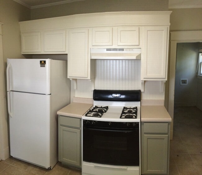 Photo - 831 Watkins St