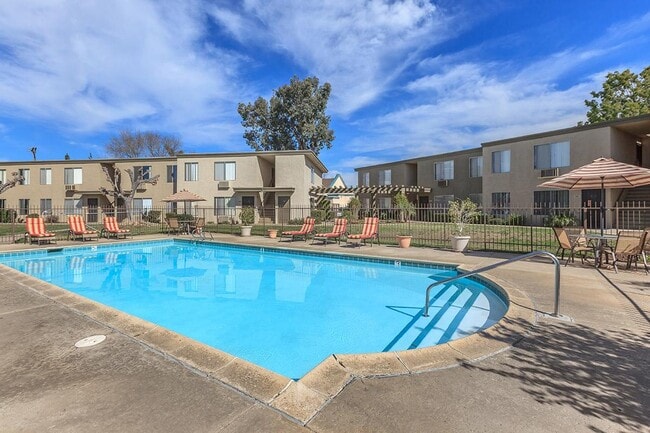Building Photo - Courtyards Rental