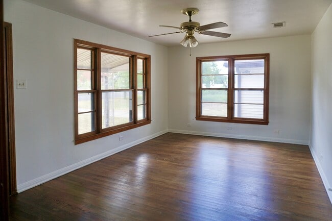 Photo - 2516 Briarwood Ln