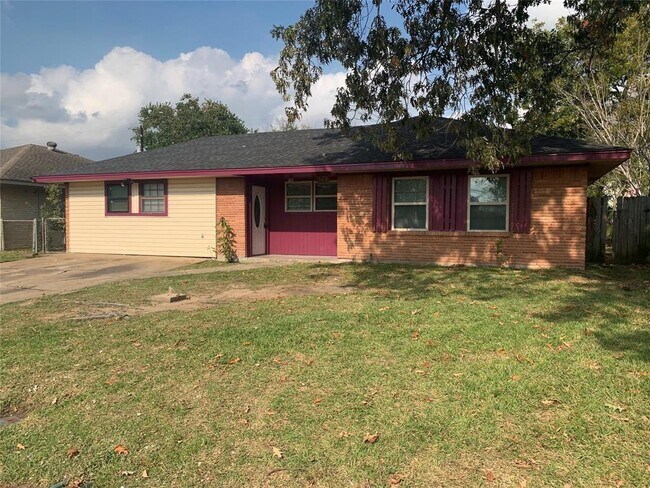 Photo - 323 Dalby St