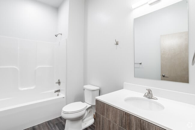 1BR, 1BA - 710SF