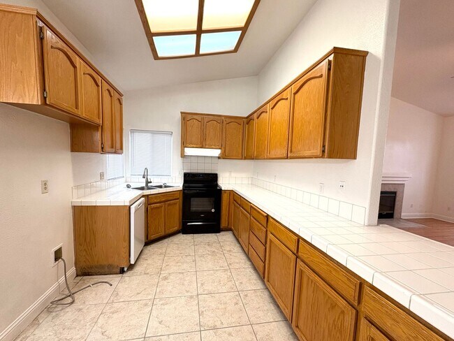 Photo - 2 WEEKS FREE RENT November Special Beautiful home in Turlock