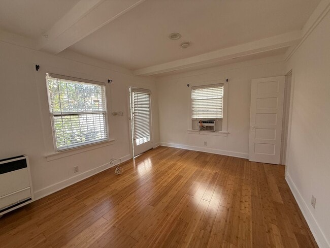 Photo - 6028 Eleanor Ave Unidad 6028 #1/2