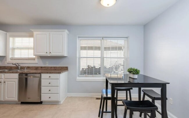 Photo - 3010 Mason Way