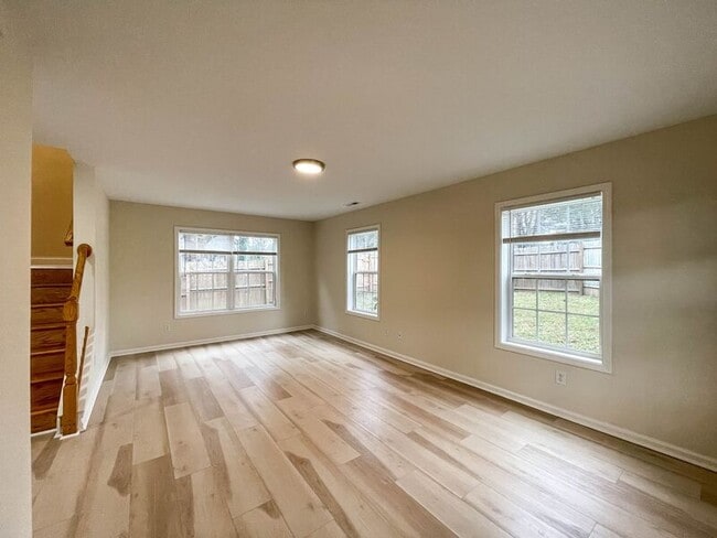 Photo - 101 Telfare Ln