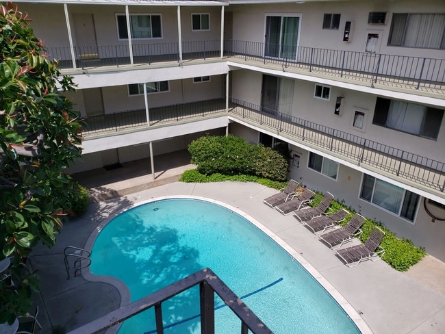 5000 Coldwater Canyon Ave