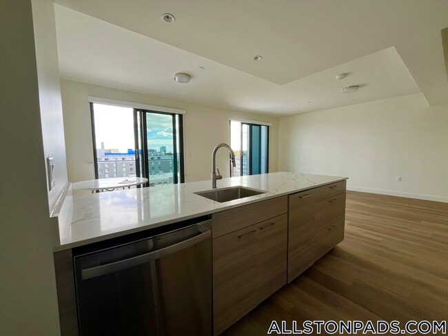 Building Photo - 1079 Commonwealth Ave Rental