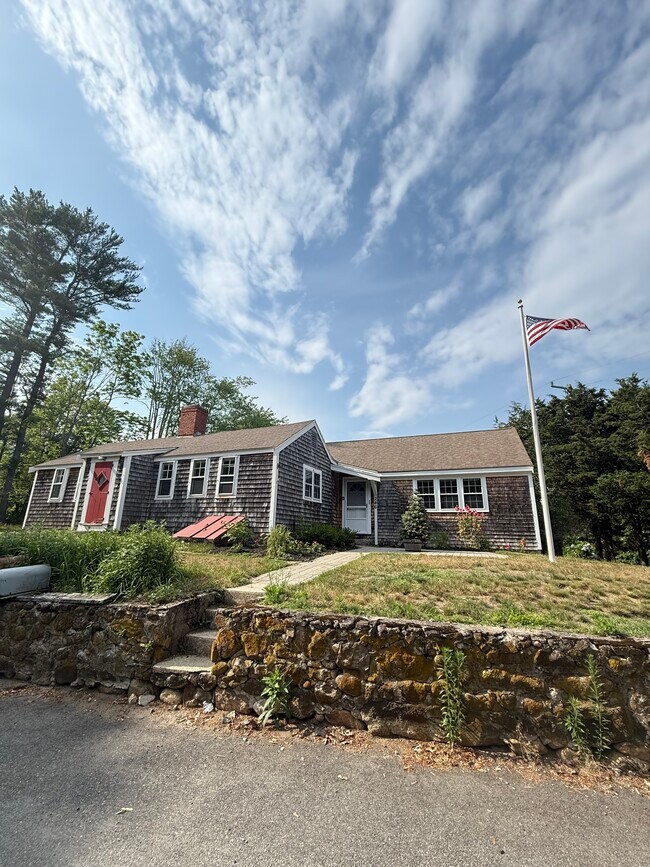 Photo - 246 Enterprise St