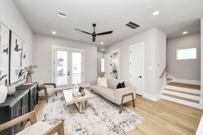 Photo - 1104B Mansfield St