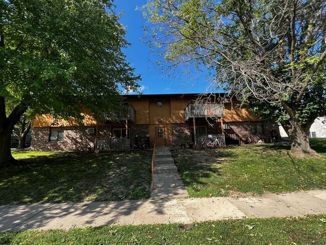 Building Photo - $850 | 2 Bedroom, 1 Bathroom Apartment | N...