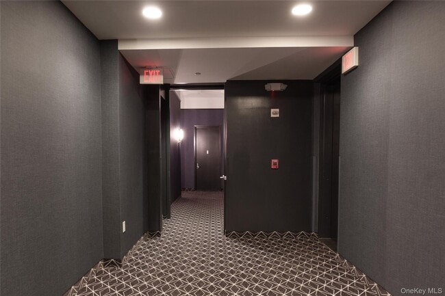 Building Photo - 25 Leroy Pl Unit PH1