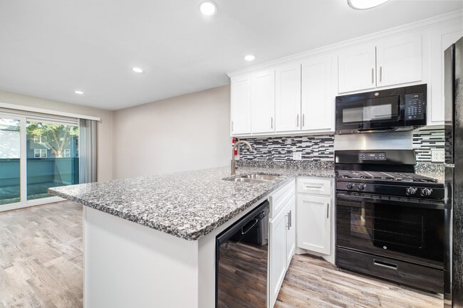 2-Bed Townhome Kitchen - The Magnolia on 4th Rental