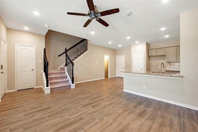 Photo - 8016 Scanlan Trl